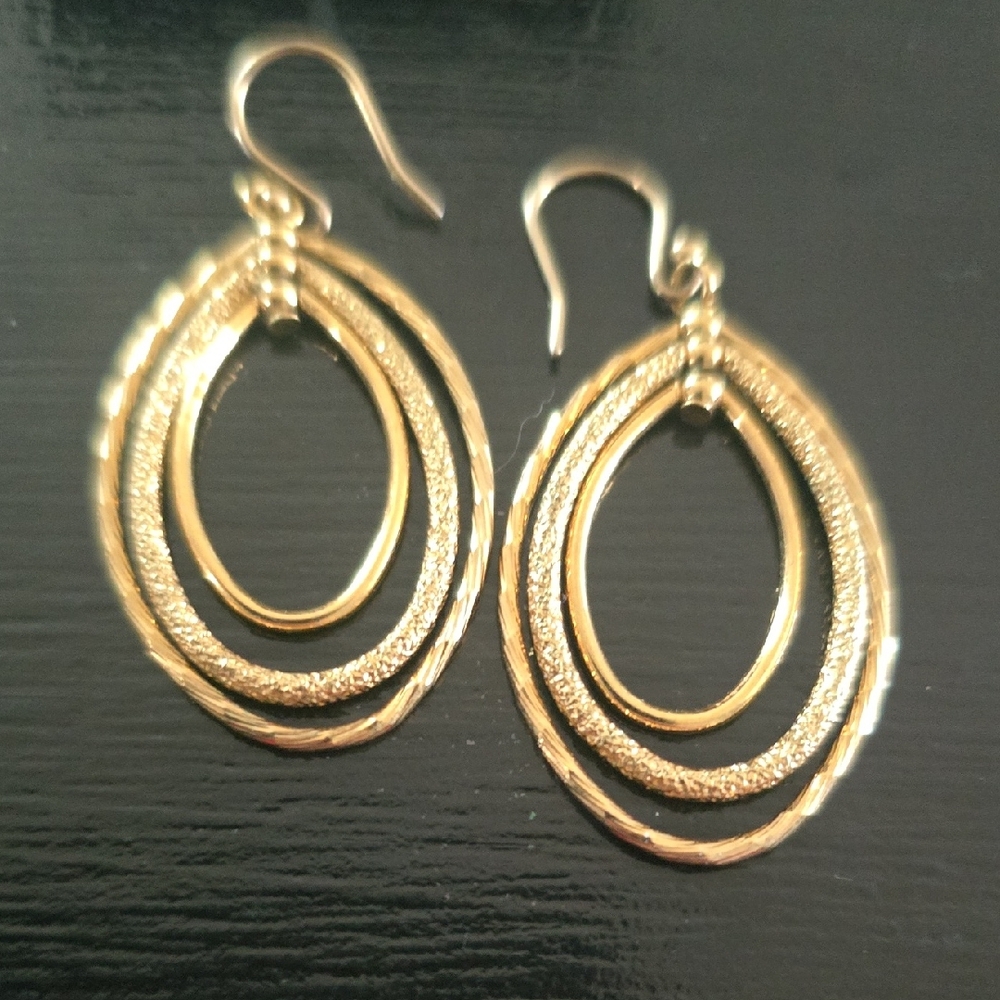Elegant Dangling Gold Tone Hoop Earrings